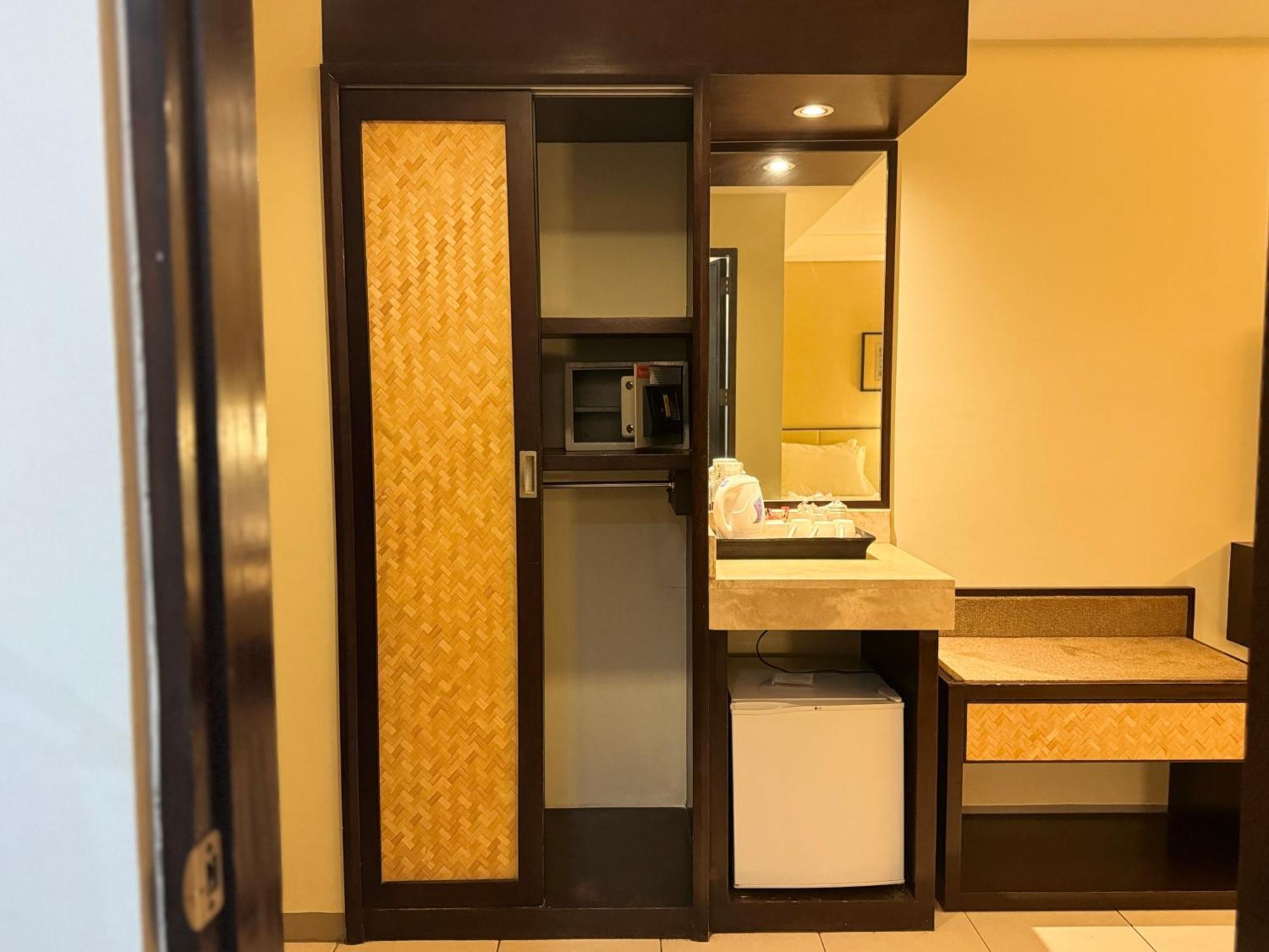 Circle Inn - Iloilo City Center Eksteriør bilde